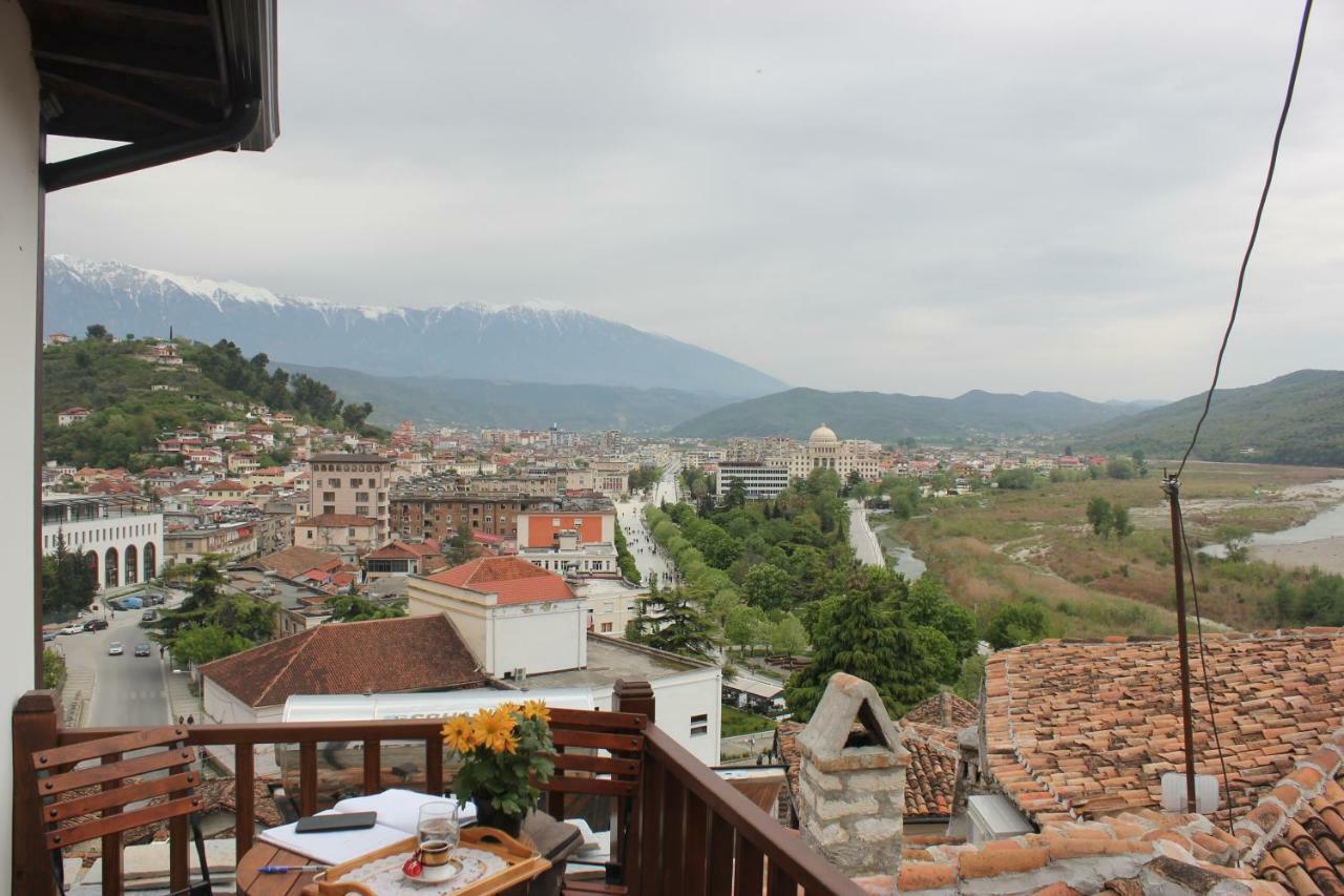 Guesthouse Arjan Berat Luaran gambar