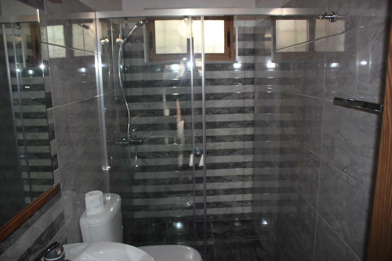 Guesthouse Arjan Berat Luaran gambar