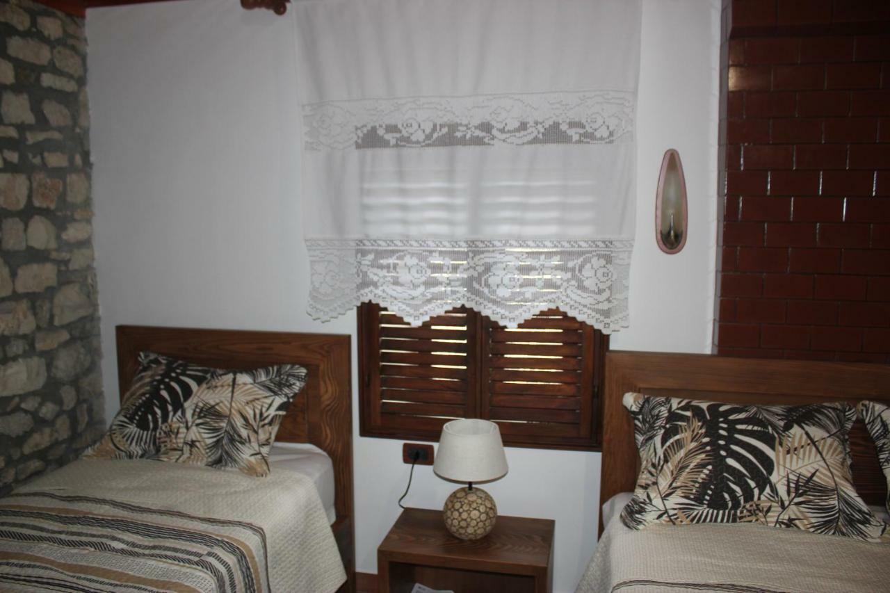 Guesthouse Arjan Berat Luaran gambar