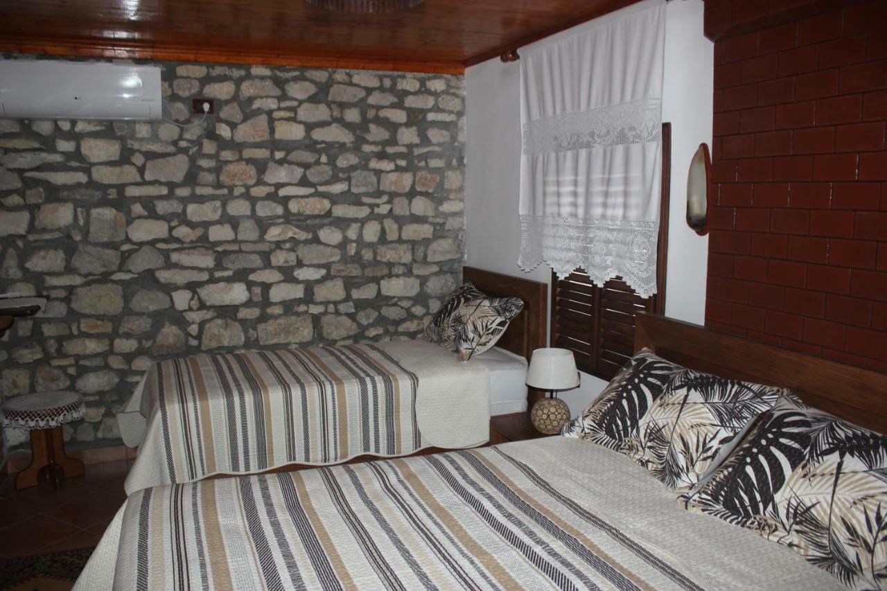 Guesthouse Arjan Berat Luaran gambar