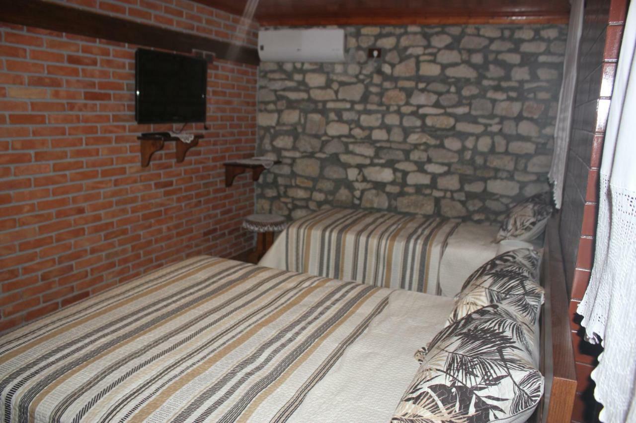 Guesthouse Arjan Berat Luaran gambar