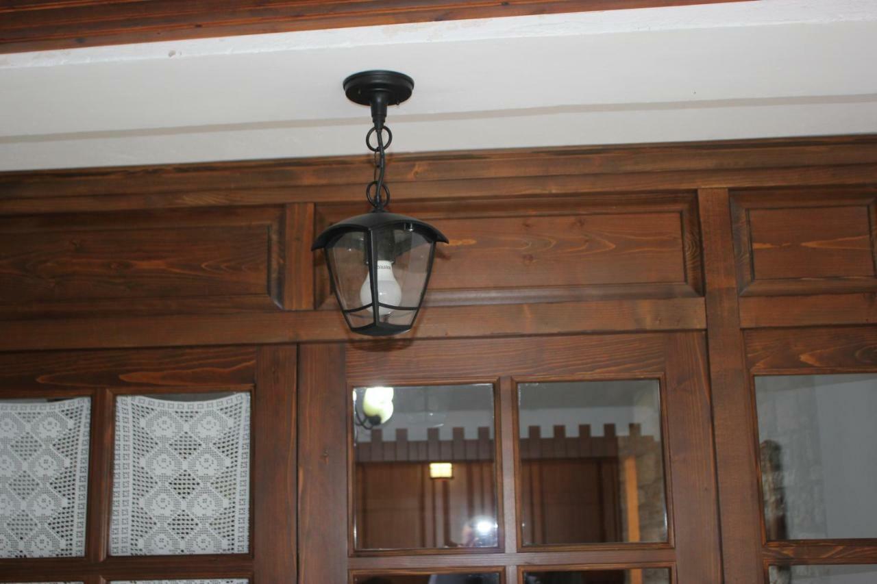 Guesthouse Arjan Berat Luaran gambar