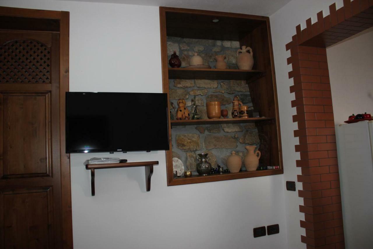 Guesthouse Arjan Berat Luaran gambar