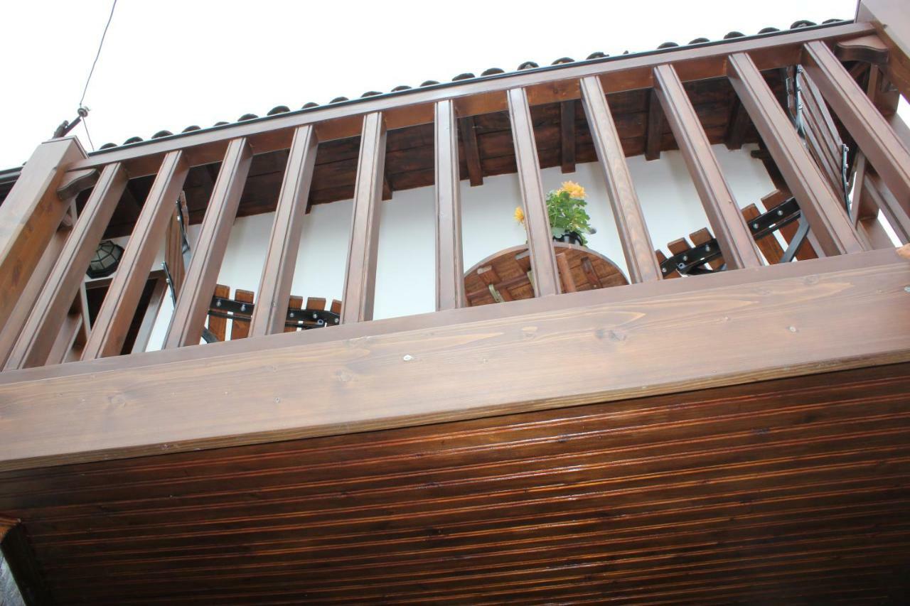 Guesthouse Arjan Berat Luaran gambar
