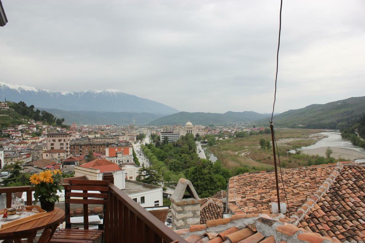 Guesthouse Arjan Berat Luaran gambar